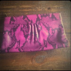 🌸Banana Republic Faux Snakeskin Clutch